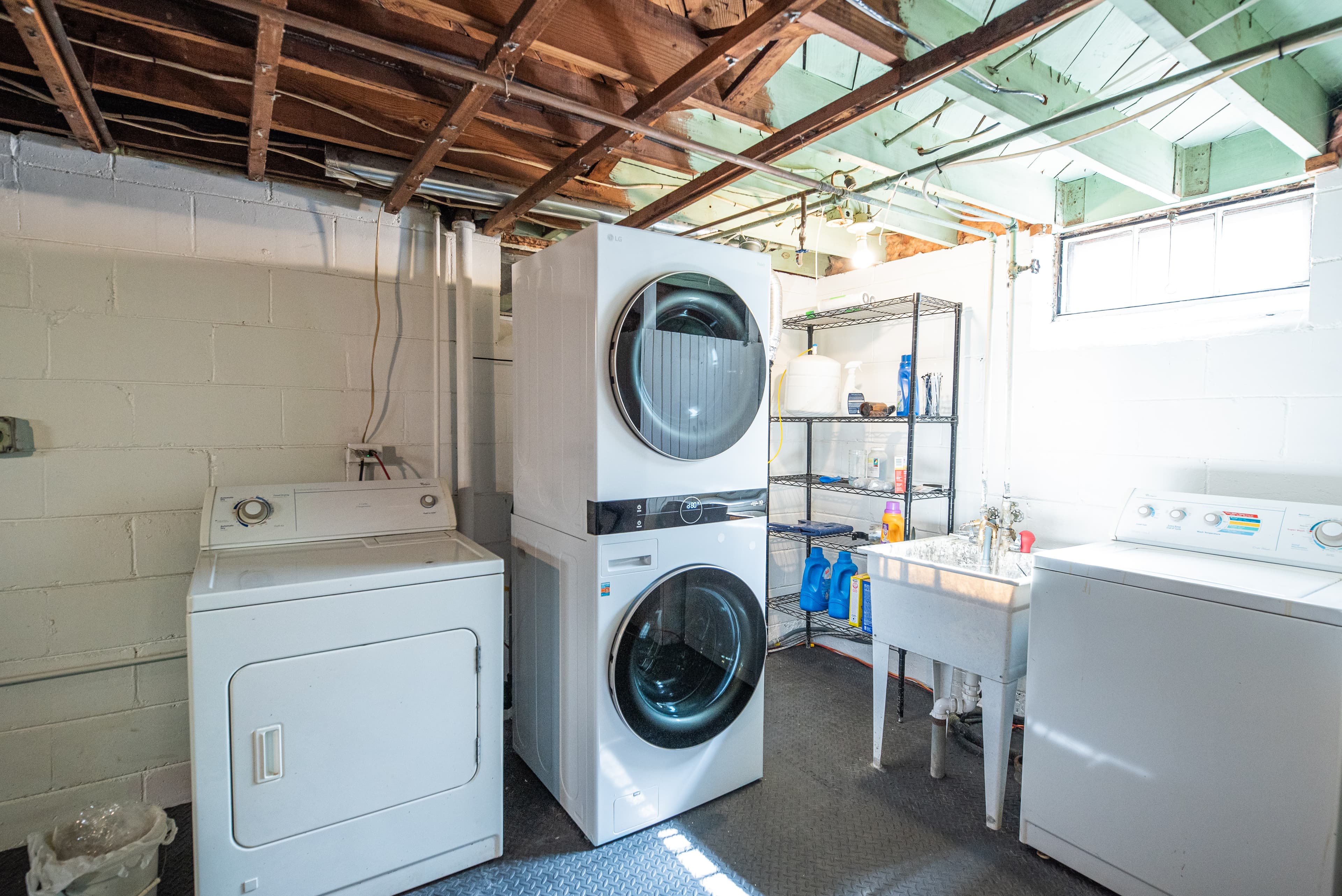 Casa Alpaca - Laundry Room with Washer and Dryer